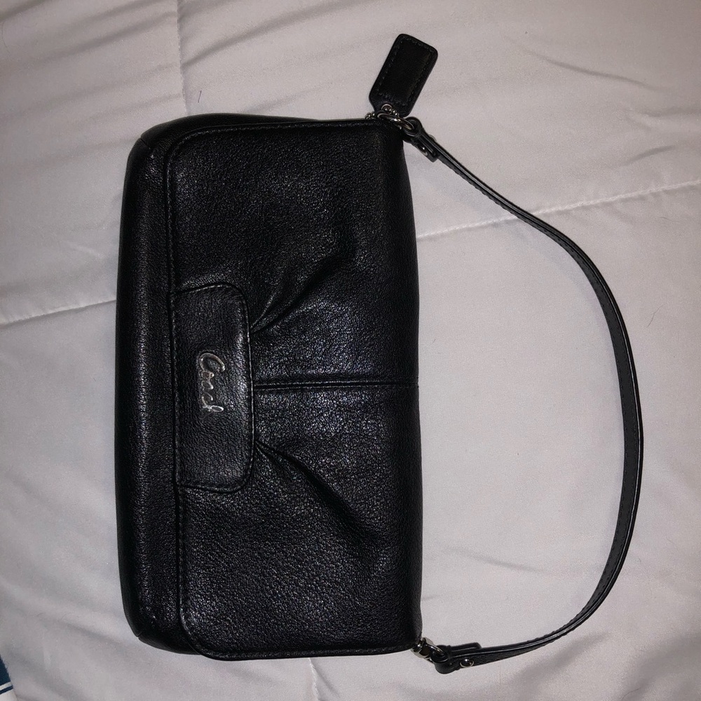 Black Coach leather clutch/large wristlet 👜